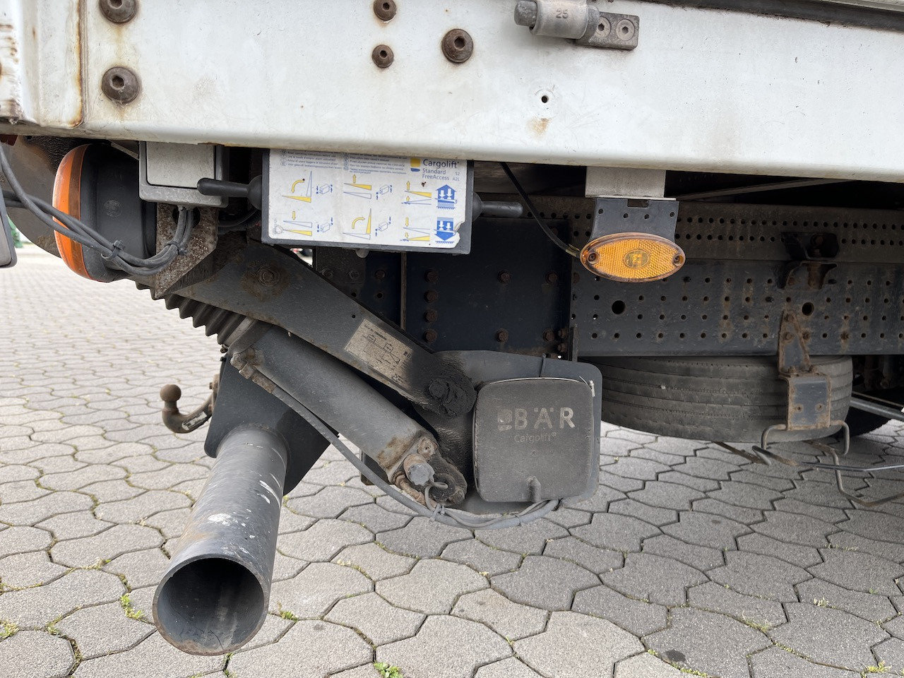 FUSO Canter 7C18 4x2 Ladebordwand Getriebeschaden - Curtain side van: picture 5 FUSO Canter 7C18 4x2 Ladebordwand Getriebeschaden - Curtain side van: picture 5