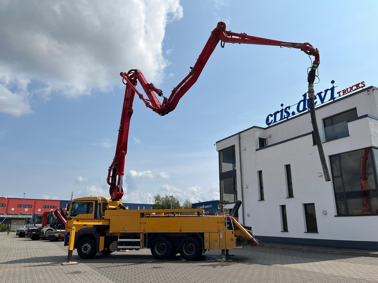 MAN 26.360 6x4 Putzmeister 24 m Hallenpumpe - Concrete pump truck: picture 2 MAN 26.360 6x4 Putzmeister 24 m Hallenpumpe - Concrete pump truck: picture 2