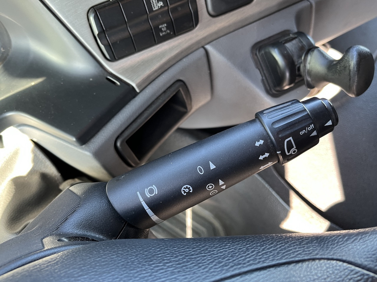 Mercedes-Benz 2541 6x2 Atlas 135.2E Pritsche 8,20 m Ausziehbar - Curtainsider truck, Crane truck: picture 2 Mercedes-Benz 2541 6x2 Atlas 135.2E Pritsche 8,20 m Ausziehbar - Curtainsider truck, Crane truck: picture 2