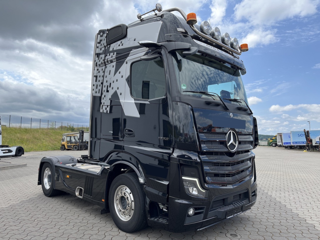 Mercedes-Benz Actros 1853 4x2 Gigaspace Sitzecke StyleLine - Tractor unit: picture 5 Mercedes-Benz Actros 1853 4x2 Gigaspace Sitzecke StyleLine - Tractor unit: picture 5