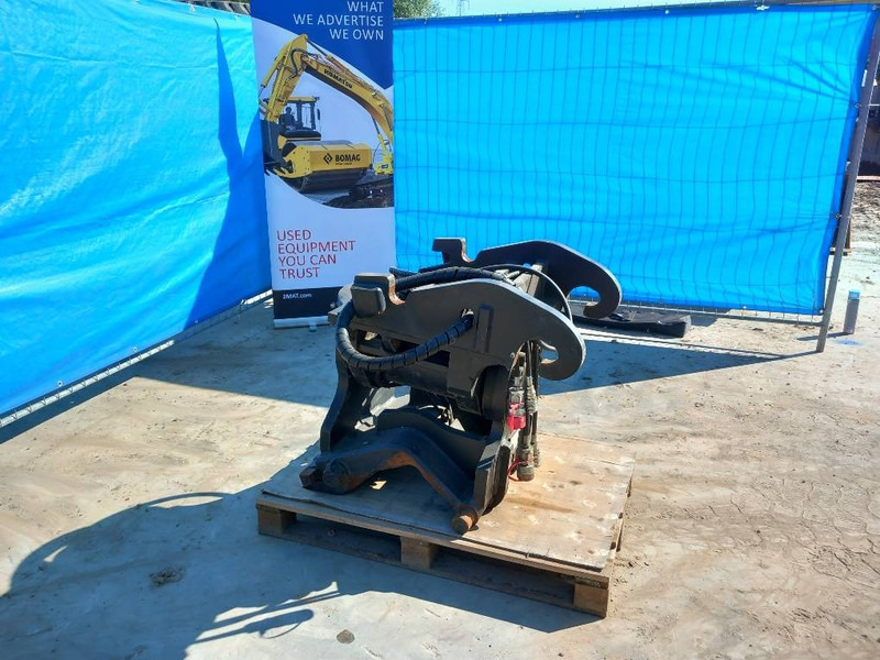 Eurosteel Powertilt 300 - Tiltrotator: picture 1 Eurosteel Powertilt 300 - Tiltrotator: picture 1