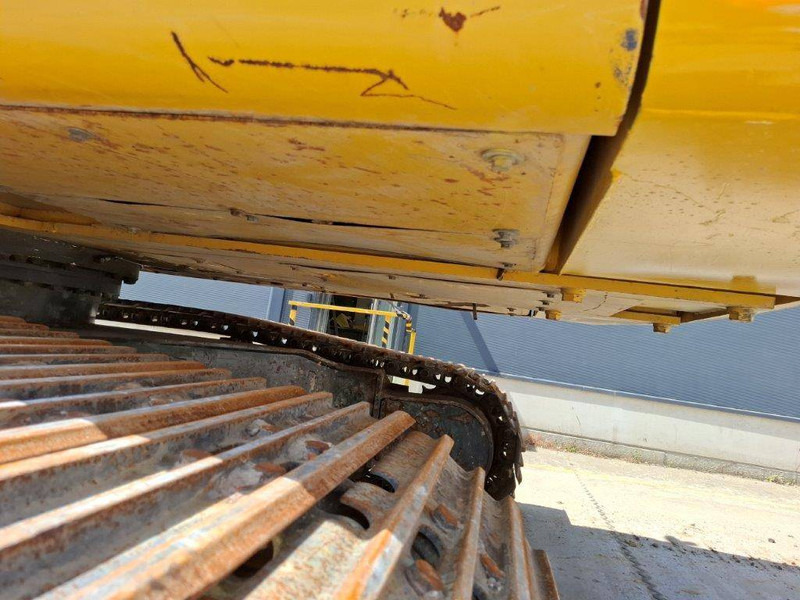 Crawler excavator Komatsu PC 240 LC-10: picture 16
