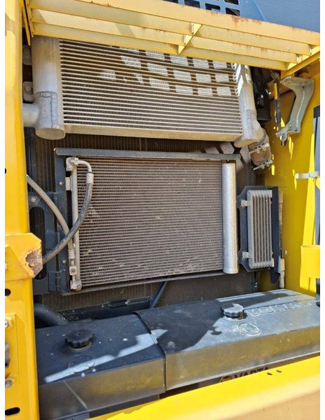 Crawler excavator Komatsu PC 240 LC-10: picture 15
