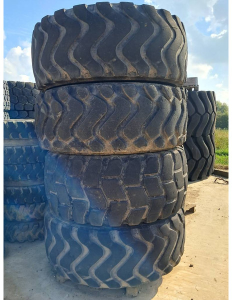 Komatsu WA380 RIM ASSY 423-30-62201 - Wheels and tires for Construction machinery: picture 2 Komatsu WA380 RIM ASSY 423-30-62201 - Wheels and tires for Construction machinery: picture 2