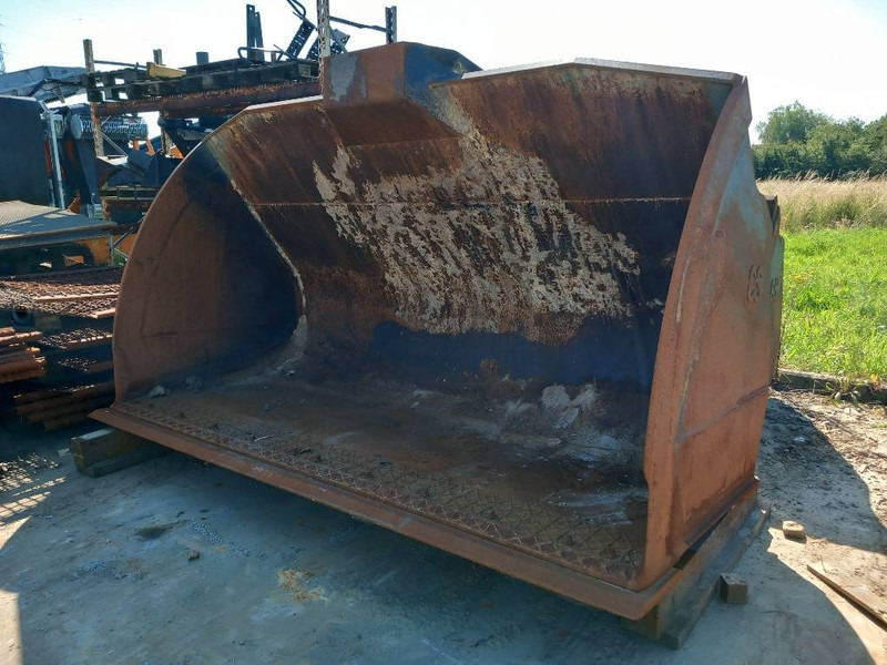 Komatsu WA475-10 - Bucket for Construction machinery: picture 1 Komatsu WA475-10 - Bucket for Construction machinery: picture 1