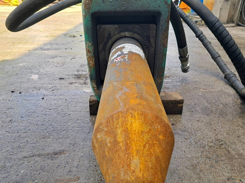 MONTABERT M900 - Hydraulic hammer for Construction machinery: picture 4 MONTABERT M900 - Hydraulic hammer for Construction machinery: picture 4