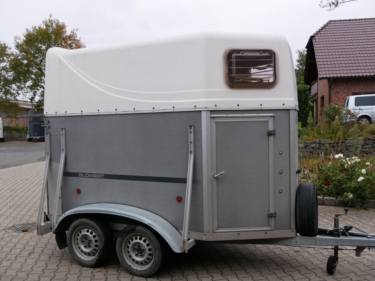 Blomert 1,5 Pferde mit Sattelkammer - Livestock trailer: picture 1 Blomert 1,5 Pferde mit Sattelkammer - Livestock trailer: picture 1