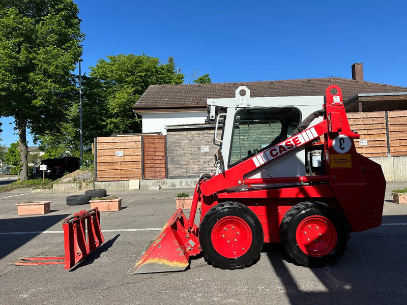 Case 1825 4x4 KOMPAKT / UNILADER mit Schaufel / Gabel - Compact track loader: picture 1 Case 1825 4x4 KOMPAKT / UNILADER mit Schaufel / Gabel - Compact track loader: picture 1