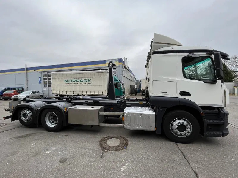 Mercedes-Benz Actros 2643 BL 6x2 Abroller - Container transporter/ Swap body truck: picture 5 Mercedes-Benz Actros 2643 BL 6x2 Abroller - Container transporter/ Swap body truck: picture 5