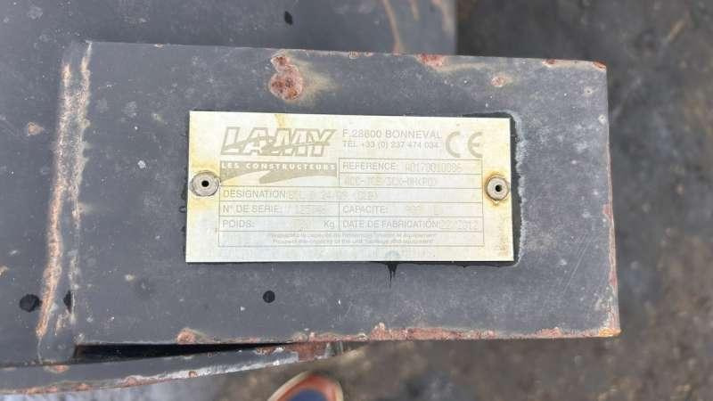 JCB Latéral droit - 2400mm - Excavator bucket for Construction machinery: picture 2 JCB Latéral droit - 2400mm - Excavator bucket for Construction machinery: picture 2