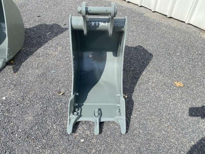 VOLVO BL71 - 450mm - Excavator bucket: picture 3 VOLVO BL71 - 450mm - Excavator bucket: picture 3