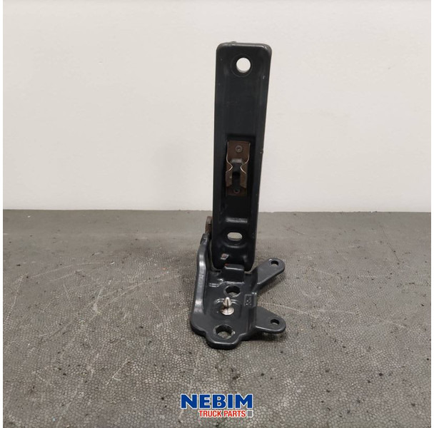 Volvo Volvo - 82192396 - Bovenste treeplank scharnier FH4 rechts - Spare parts for Truck: picture 2 Volvo Volvo - 82192396 - Bovenste treeplank scharnier FH4 rechts - Spare parts for Truck: picture 2