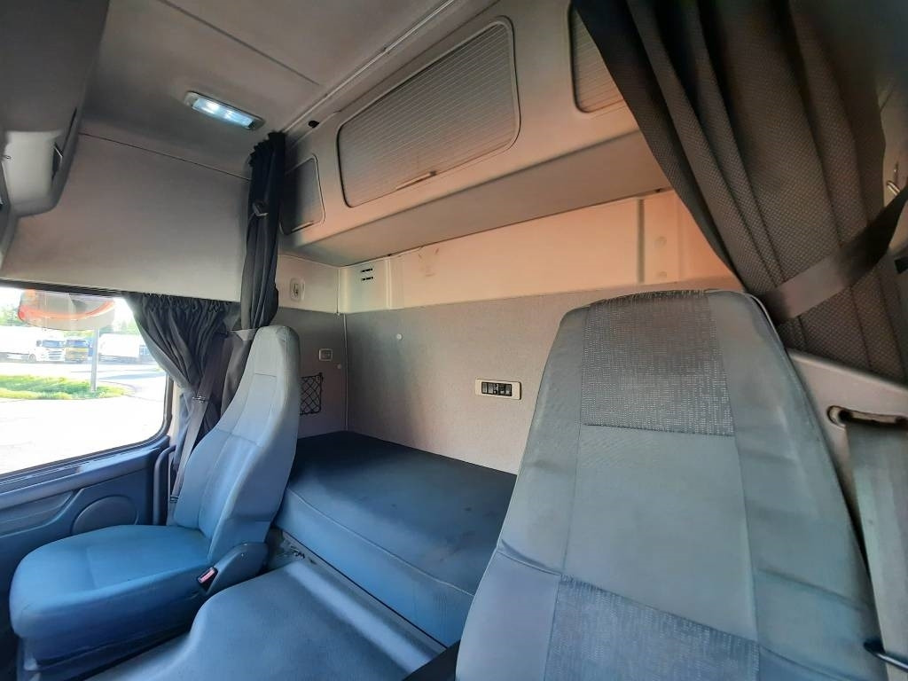 Container transporter/ Swap body truck Volvo FM-11: picture 7