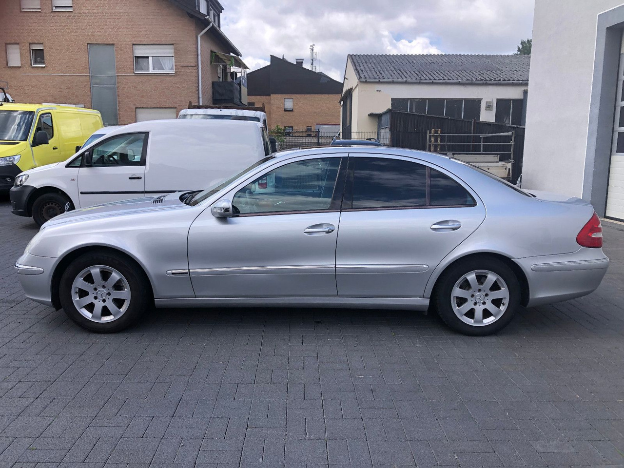 Sedan Mercedes-Benz E 240 E -Klasse Lim. Elegance: picture 8
