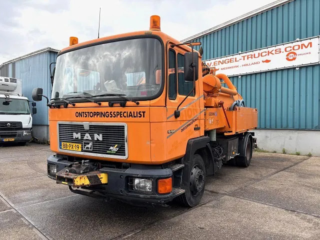 MAN F 15.192 (6-CILINDER) WITH GEESINK VACUUM TANK (MANUAL GEARBOX / P.T.O.) ORIGINAL DUTCH TRUCK - Vacuum truck: picture 1 MAN F 15.192 (6-CILINDER) WITH GEESINK VACUUM TANK (MANUAL GEARBOX / P.T.O.) ORIGINAL DUTCH TRUCK - Vacuum truck: picture 1