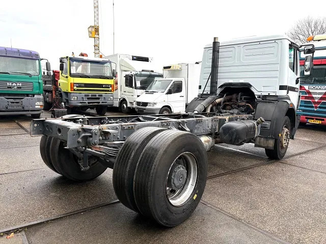 Mercedes-Benz SK 1824 K (ONLY 226.000 KM!) 4x2 FULL STEEL CHASSIS (MANUAL GEARBOX / REDUCTION AXLE / FULL STEEL SUSPENSION / P.T.O.) - Cab chassis truck: picture 3 Mercedes-Benz SK 1824 K (ONLY 226.000 KM!) 4x2 FULL STEEL CHASSIS (MANUAL GEARBOX / REDUCTION AXLE / FULL STEEL SUSPENSION / P.T.O.) - Cab chassis truck: picture 3