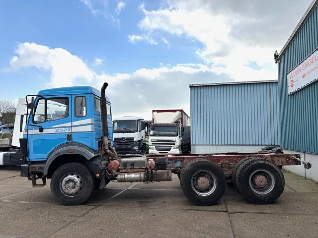 Mercedes-Benz SK 2527 6x4 (V6-ENGINE) FULL STEEL SUSPENSION CHASSIS (MANUAL GEARBOX / REDUCTION AXLES / FULL STEEL SUSPENSION / EURO 2) - Cab chassis truck: picture 5 Mercedes-Benz SK 2527 6x4 (V6-ENGINE) FULL STEEL SUSPENSION CHASSIS (MANUAL GEARBOX / REDUCTION AXLES / FULL STEEL SUSPENSION / EURO 2) - Cab chassis truck: picture 5