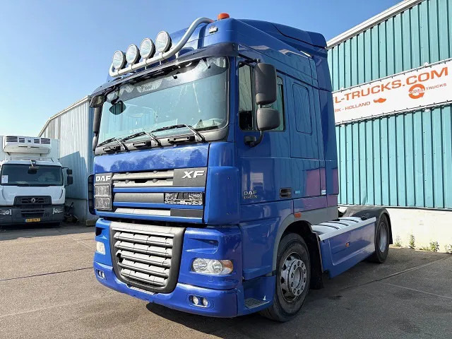 DAF XF 105.460 ATE SPACECAB (ZF16 MANUAL GEARBOX / HYDRAULIC KIT / P.T.O. / ADR-VLG / FULL SPOILERSET / FRIDGE) - Tractor unit: picture 1 DAF XF 105.460 ATE SPACECAB (ZF16 MANUAL GEARBOX / HYDRAULIC KIT / P.T.O. / ADR-VLG / FULL SPOILERSET / FRIDGE) - Tractor unit: picture 1