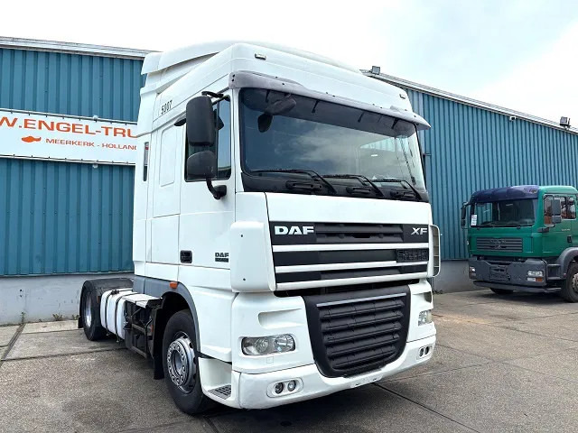 DAF XF 105.460 SPACECAB (ZF16 MANUAL GEARBOX / MX-BRAKE / 870+430 LITER TANK / FRIDGE / AIRCONDITIONING) - Tractor unit: picture 2 DAF XF 105.460 SPACECAB (ZF16 MANUAL GEARBOX / MX-BRAKE / 870+430 LITER TANK / FRIDGE / AIRCONDITIONING) - Tractor unit: picture 2