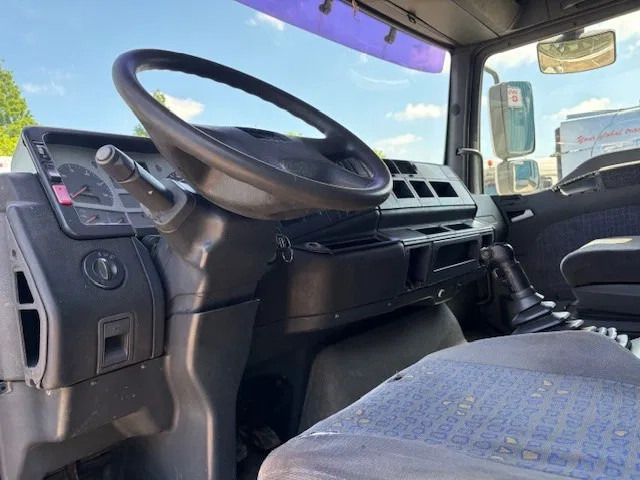 Tractor unit MAN TGA 18.410 BLS XL (6-CILINDERHEADS) (ZF16 MANUAL GEARBOX / ZF-INTARDER / P.T.O.): picture 7 Tractor unit MAN TGA 18.410 BLS XL (6-CILINDERHEADS) (ZF16 MANUAL GEARBOX / ZF-INTARDER / P.T.O.): picture 7