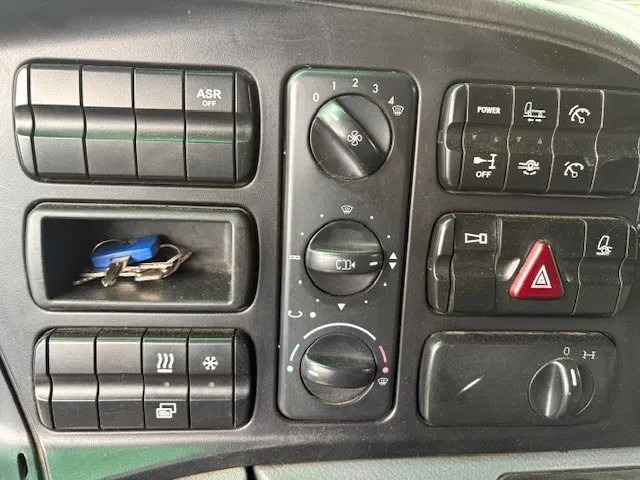 Lease a Mercedes-Benz Actros 1844 LS (MP2) (TELLIGENT AUTOMATIC / AIRCONDITIONING / 2x DIESELTANK / EURO 5) Mercedes-Benz Actros 1844 LS (MP2) (TELLIGENT AUTOMATIC / AIRCONDITIONING / 2x DIESELTANK / EURO 5): picture 11 Lease a Mercedes-Benz Actros 1844 LS (MP2) (TELLIGENT AUTOMATIC / AIRCONDITIONING / 2x DIESELTANK / EURO 5) Mercedes-Benz Actros 1844 LS (MP2) (TELLIGENT AUTOMATIC / AIRCONDITIONING / 2x DIESELTANK / EURO 5): picture 11