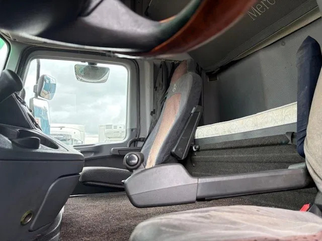 Lease a Mercedes-Benz Actros 1844 LS (MP2) (TELLIGENT AUTOMATIC / AIRCONDITIONING / 2x DIESELTANK / EURO 5) Mercedes-Benz Actros 1844 LS (MP2) (TELLIGENT AUTOMATIC / AIRCONDITIONING / 2x DIESELTANK / EURO 5): picture 9 Lease a Mercedes-Benz Actros 1844 LS (MP2) (TELLIGENT AUTOMATIC / AIRCONDITIONING / 2x DIESELTANK / EURO 5) Mercedes-Benz Actros 1844 LS (MP2) (TELLIGENT AUTOMATIC / AIRCONDITIONING / 2x DIESELTANK / EURO 5): picture 9