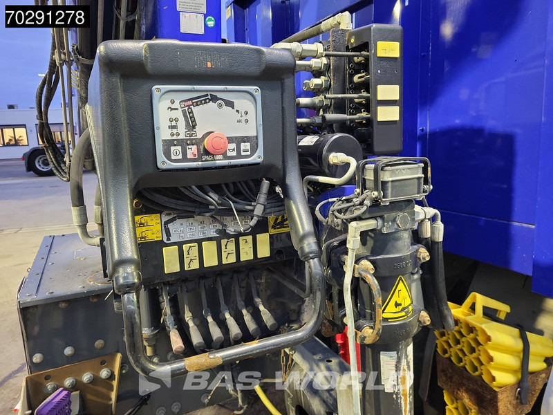 Dropside/ Flatbed truck, Crane truck DAF LF 260 LF 4X2 Hiab 111 B-2 HIDUO Crane Kran Remote control Automatic ACC Euro 6: picture 17