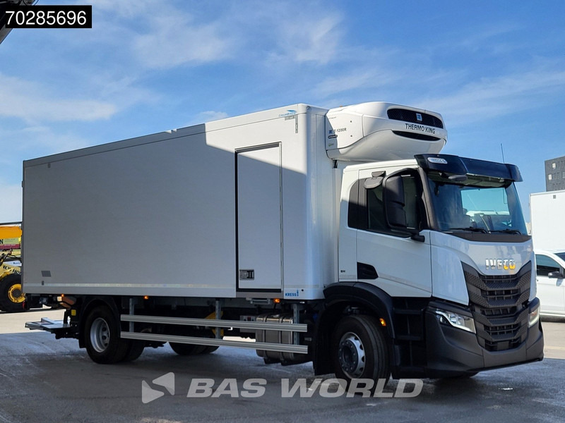 Iveco S-Way 400 4X2 NEW! 19t Thermo King T-1200 ATP Automatic 2000kg Ladebordwand Euro 6 - Refrigerator truck: picture 3 Iveco S-Way 400 4X2 NEW! 19t Thermo King T-1200 ATP Automatic 2000kg Ladebordwand Euro 6 - Refrigerator truck: picture 3