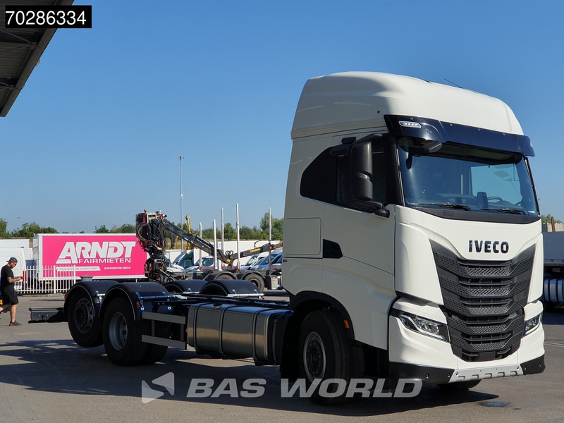 Iveco S-Way 490 6X2 NEW chassis! Retarder Standklima Lift+lenkasche PTO preparation LED Navi ACC Euro 6 - Cab chassis truck: picture 3 Iveco S-Way 490 6X2 NEW chassis! Retarder Standklima Lift+lenkasche PTO preparation LED Navi ACC Euro 6 - Cab chassis truck: picture 3
