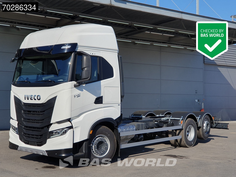 Iveco S-Way 490 6X2 NEW chassis! Retarder Standklima Lift+lenkasche PTO preparation LED Navi ACC Euro 6 - Cab chassis truck: picture 1 Iveco S-Way 490 6X2 NEW chassis! Retarder Standklima Lift+lenkasche PTO preparation LED Navi ACC Euro 6 - Cab chassis truck: picture 1
