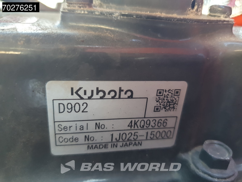 Farm tractor Kubota BX231 D-C C10 4X4 4x4 - INCL ATTACHMENTS: picture 16