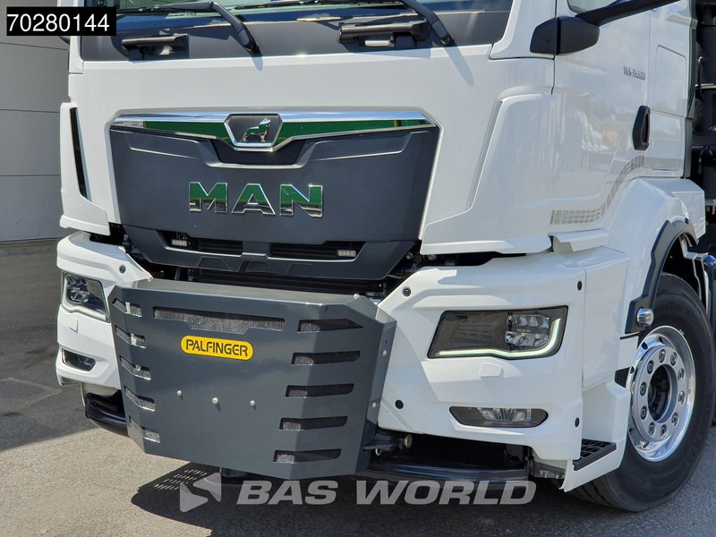 New Dropside/ Flatbed truck, Crane truck MAN TGS 35.520 8X4 Palfinger PK135.002 TEC 7 Kran Crane Hydrodrive Lift+steering axle Navi LED Euro 6: picture 17 New Dropside/ Flatbed truck, Crane truck MAN TGS 35.520 8X4 Palfinger PK135.002 TEC 7 Kran Crane Hydrodrive Lift+steering axle Navi LED Euro 6: picture 17
