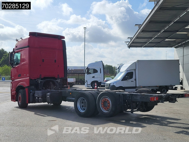 Mercedes-Benz Actros 2548 Actros 6X2 BigSpace Retarder PTO Liftachse Xenon ACC Navi Euro 6 - Cab chassis truck: picture 2 Mercedes-Benz Actros 2548 Actros 6X2 BigSpace Retarder PTO Liftachse Xenon ACC Navi Euro 6 - Cab chassis truck: picture 2