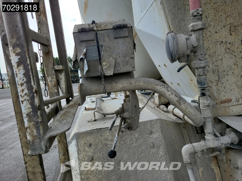 Concrete mixer truck Mercedes-Benz Actros 3241 8X4 9m3 Stetter Steelsuspension 3-Pedals Retarder Euro 4: picture 12 Concrete mixer truck Mercedes-Benz Actros 3241 8X4 9m3 Stetter Steelsuspension 3-Pedals Retarder Euro 4: picture 12