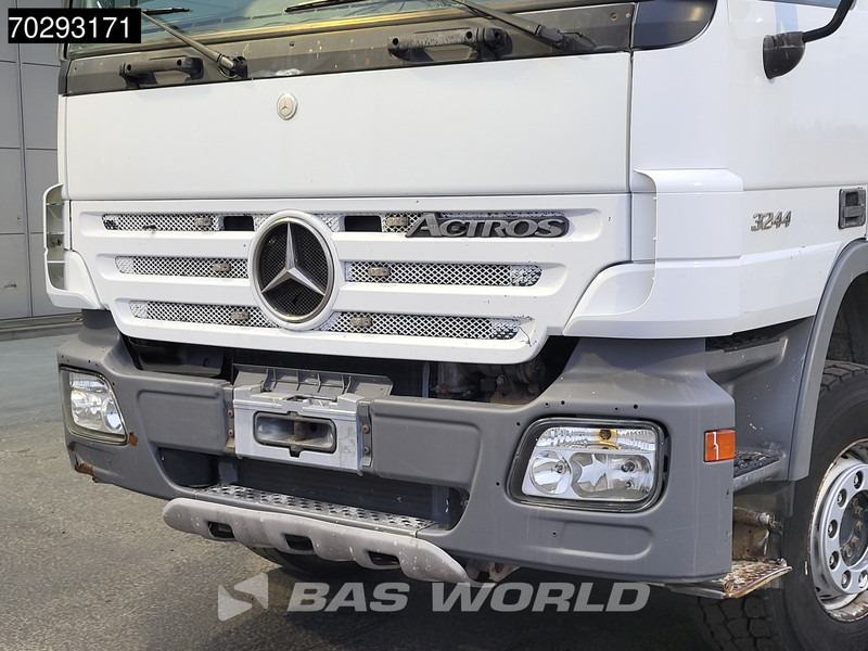 Concrete pump truck Mercedes-Benz Actros 3244 8X4 Retarder Putzmeister 24 Mtrs Pumi Big-Axle 3-Pedals Euro 4: picture 12
