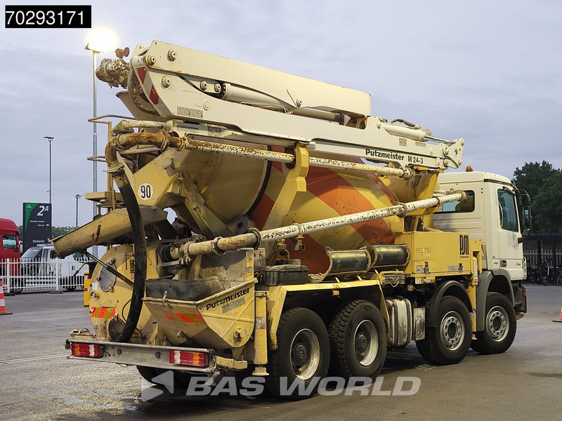 Concrete pump truck Mercedes-Benz Actros 3244 8X4 Retarder Putzmeister 24 Mtrs Pumi Big-Axle 3-Pedals Euro 4: picture 9
