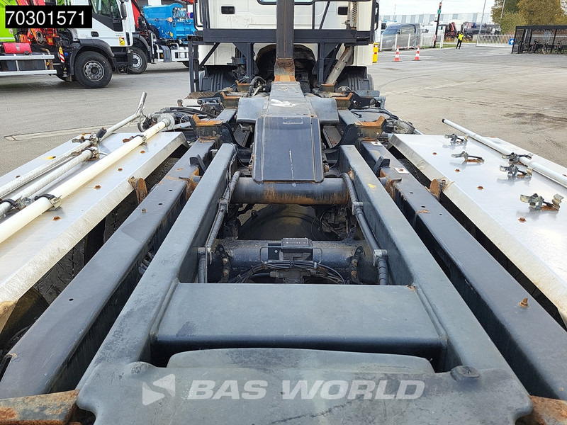 Scania P400 6X2 20 tons HIAB containersystem Retarder Automatic Lift+steering Euro 5 - Hook lift truck: picture 5 Scania P400 6X2 20 tons HIAB containersystem Retarder Automatic Lift+steering Euro 5 - Hook lift truck: picture 5