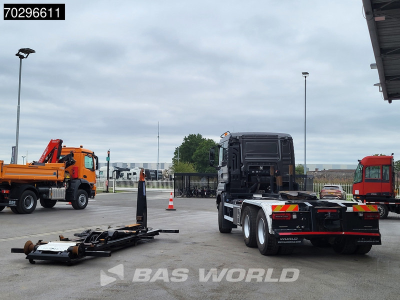 MAN TGS 33.510 TGS 6X6 Tractorhead + hooklift 20t AJK 5th wheel Wechselsystem Retarder Automatic - Tractor unit: picture 3 MAN TGS 33.510 TGS 6X6 Tractorhead + hooklift 20t AJK 5th wheel Wechselsystem Retarder Automatic - Tractor unit: picture 3