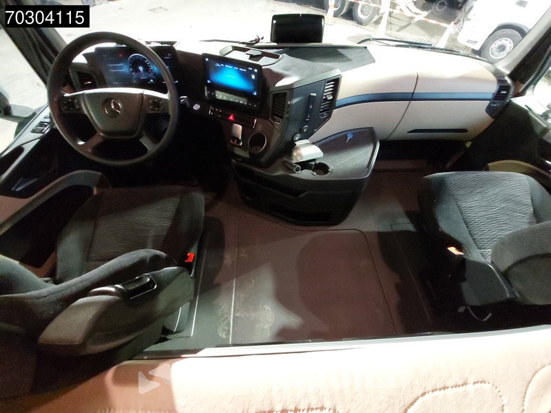 Tractor unit Mercedes-Benz Actros 1945 4X2 GigaSpace Hydraulik: picture 17 Tractor unit Mercedes-Benz Actros 1945 4X2 GigaSpace Hydraulik: picture 17