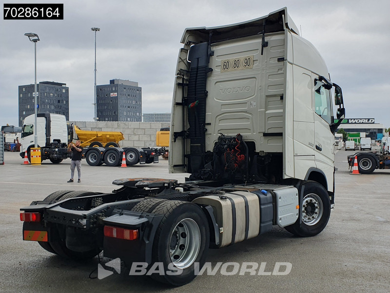 Tractor unit Volvo FH 500 4X2 2x Tanks VEB+ Standklima Euro 6: picture 11