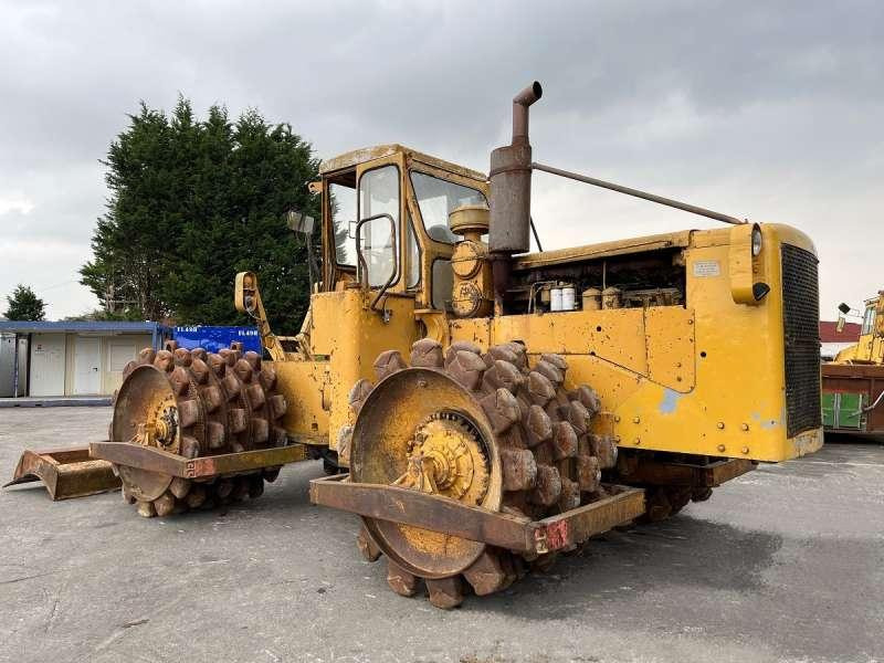 Caterpillar Compacteur à Déchet / Pieds de Mouton 825 + porte engins - Compactor: picture 5 Caterpillar Compacteur à Déchet / Pieds de Mouton 825 + porte engins - Compactor: picture 5