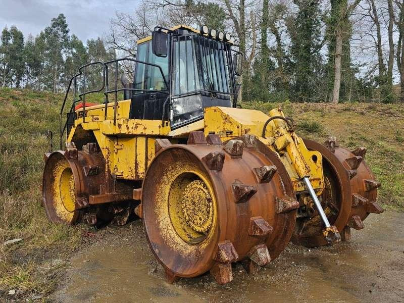 Caterpillar Compacteur à Déchet / Pieds de Mouton 826GII - Compactor: picture 1 Caterpillar Compacteur à Déchet / Pieds de Mouton 826GII - Compactor: picture 1