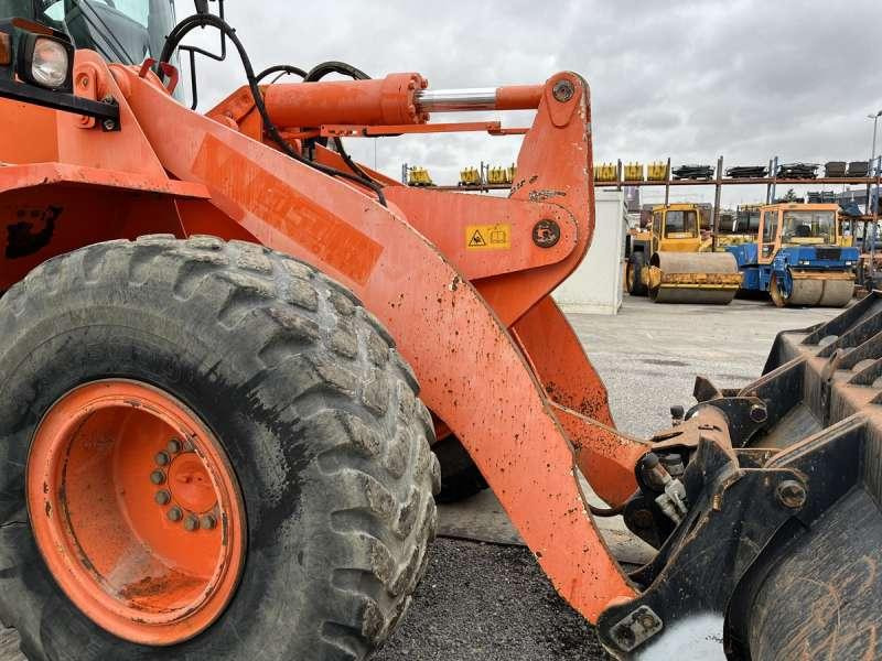 Wheel loader Hitachi W130A: picture 14