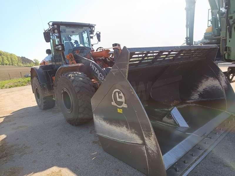 Hitachi ZW220-7 - Wheel loader: picture 2 Hitachi ZW220-7 - Wheel loader: picture 2