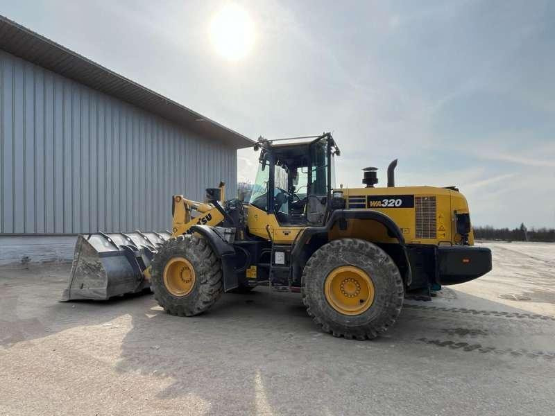 Komatsu WA320-7 - Wheel loader: picture 2 Komatsu WA320-7 - Wheel loader: picture 2