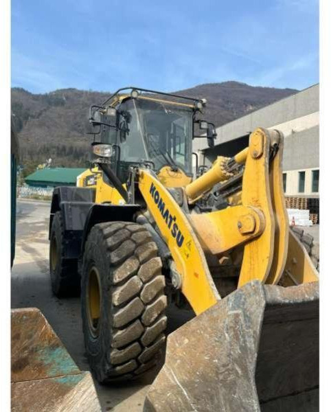 Komatsu WA320-7 - Wheel loader: picture 4 Komatsu WA320-7 - Wheel loader: picture 4