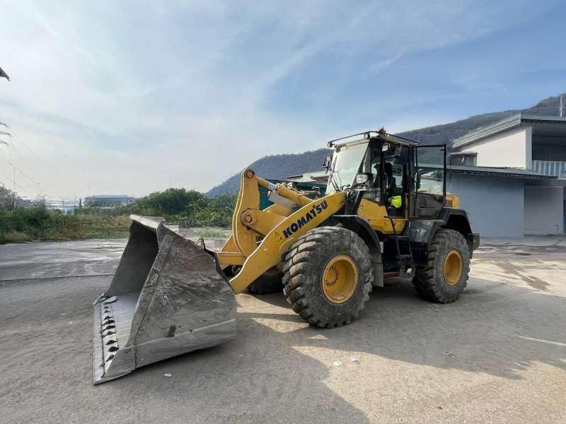 Komatsu WA320-7 - Wheel loader: picture 1 Komatsu WA320-7 - Wheel loader: picture 1