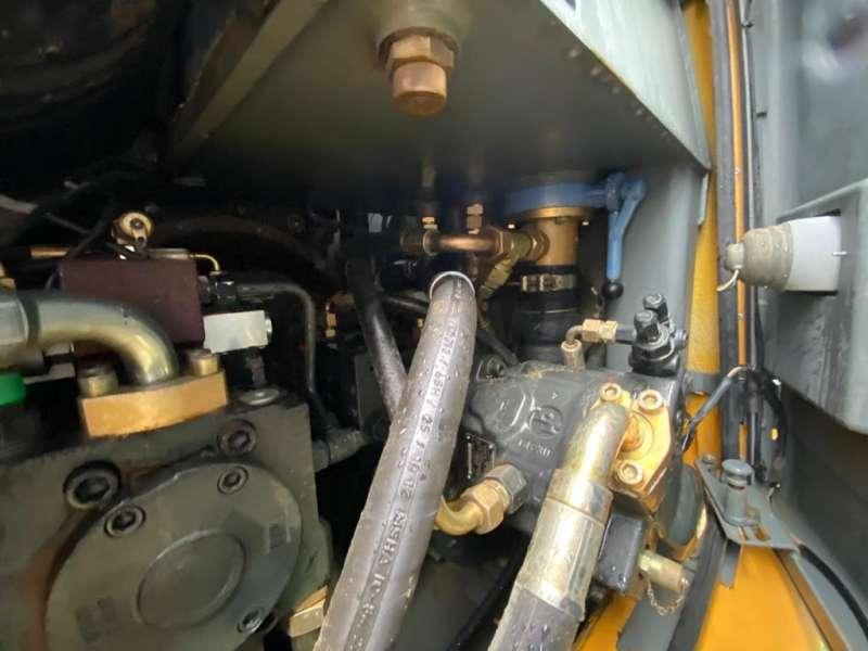 Wheel loader Liebherr L554: picture 17