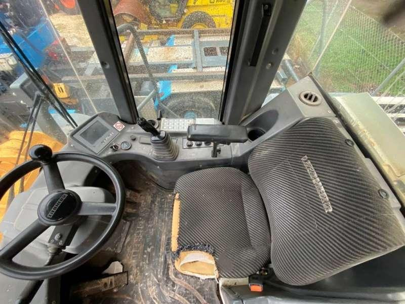 Wheel loader Liebherr L554: picture 37