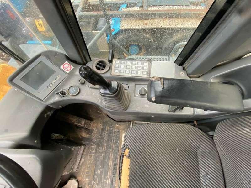 Wheel loader Liebherr L554: picture 18